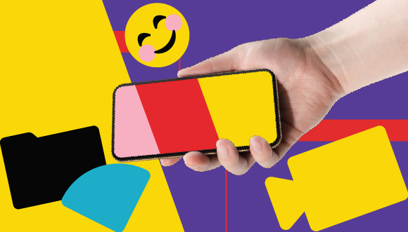 un téléphone avec un écran coloré contre un arrière-plan avec un emoji souriant, un dossier et une caméra vidéo